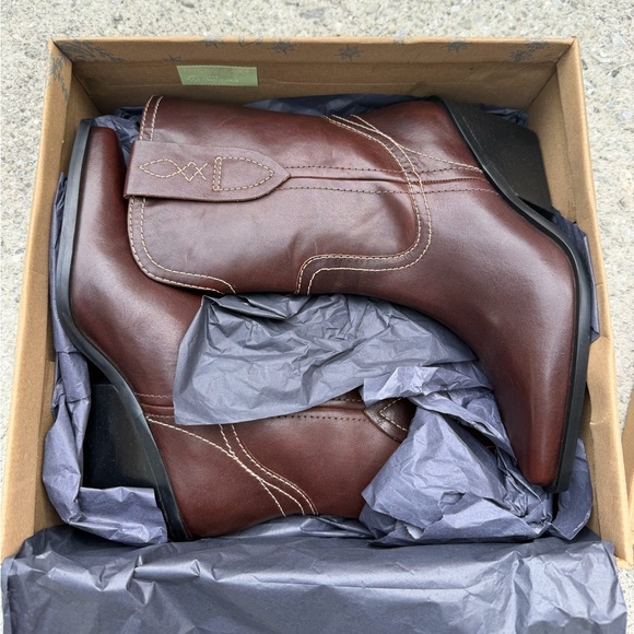 Brown Leather Western Boots - Picture 7 of 7